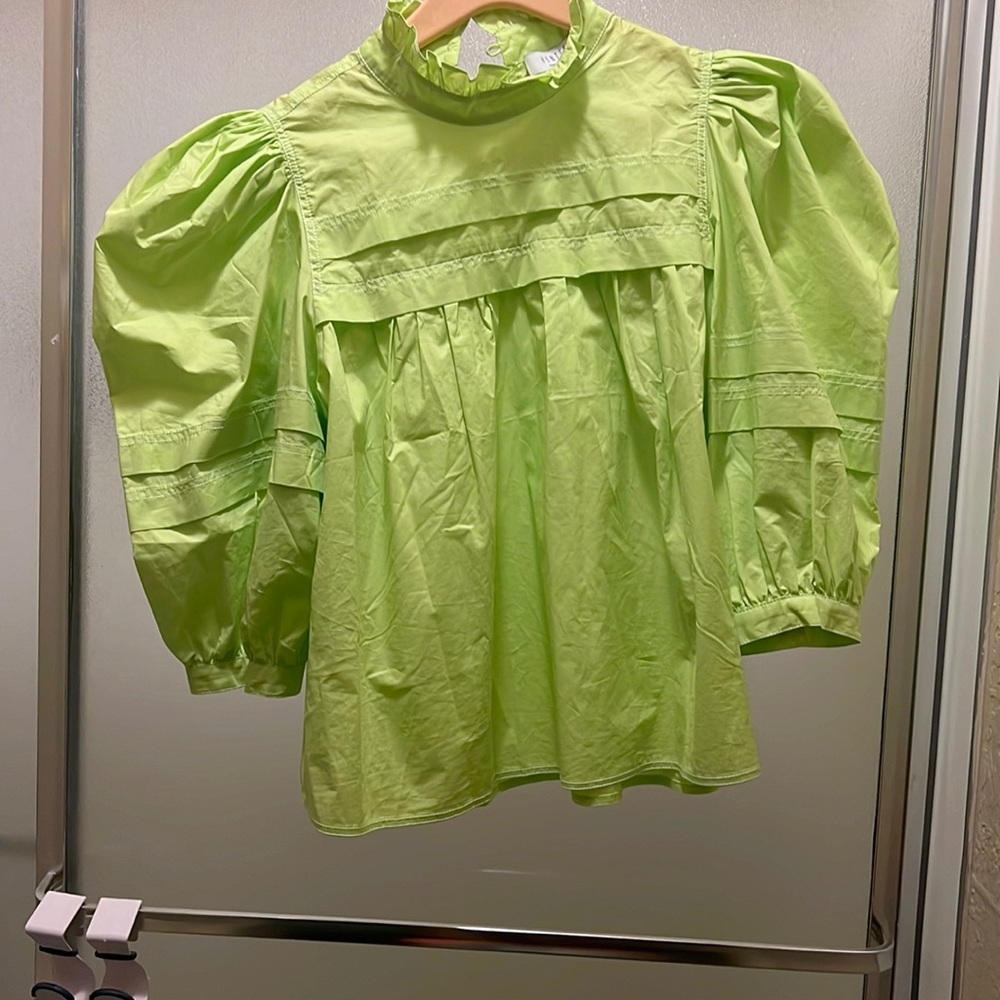 New hunter bell blouse size large with out tag. Color light green or yellow.